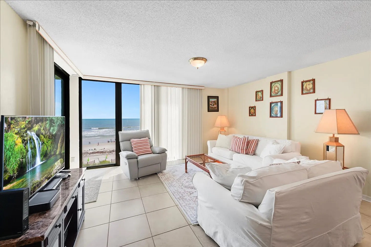 3 bed, 2.0 bath, 1550 sqft, $3,705 — Photo 3