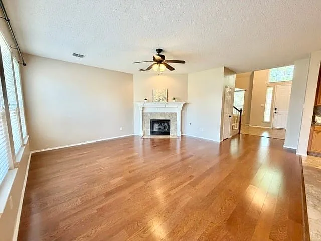 2010 Westbury Ln — Photo 11