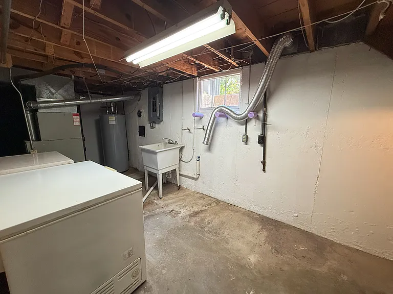 9046 Southview Ln — Photo 21