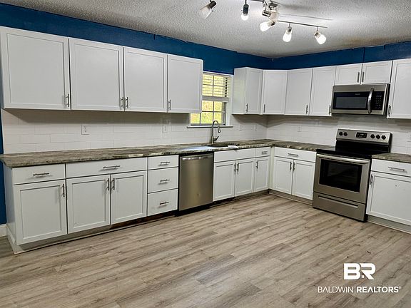 4th image of 46113 Sunset Dr
