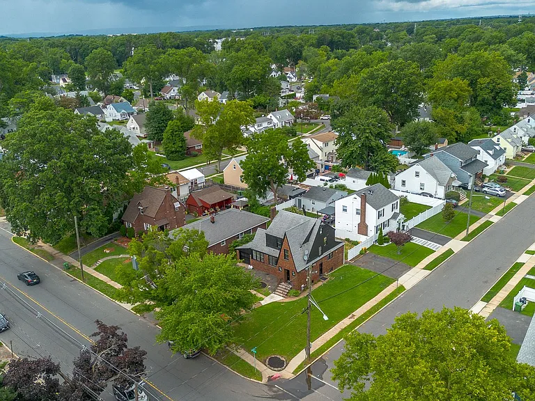 2215 N Wood Ave — Photo 41