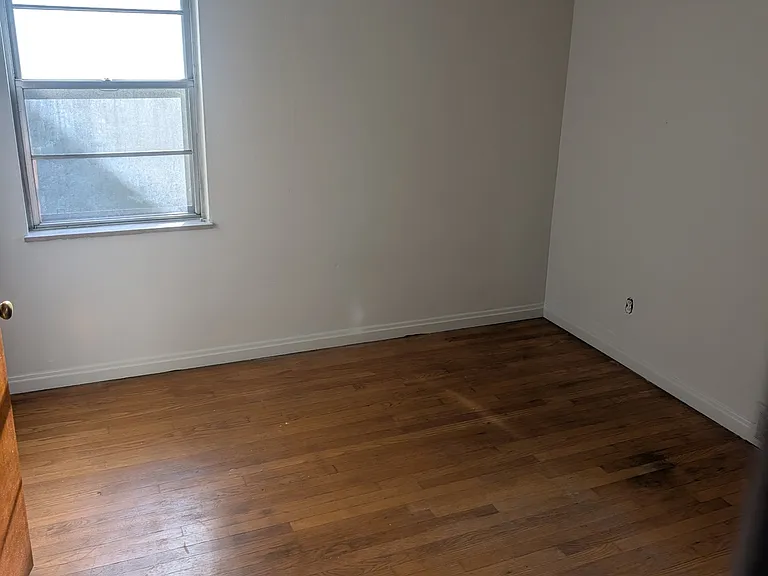 9320 Sterling Pl — Photo 4