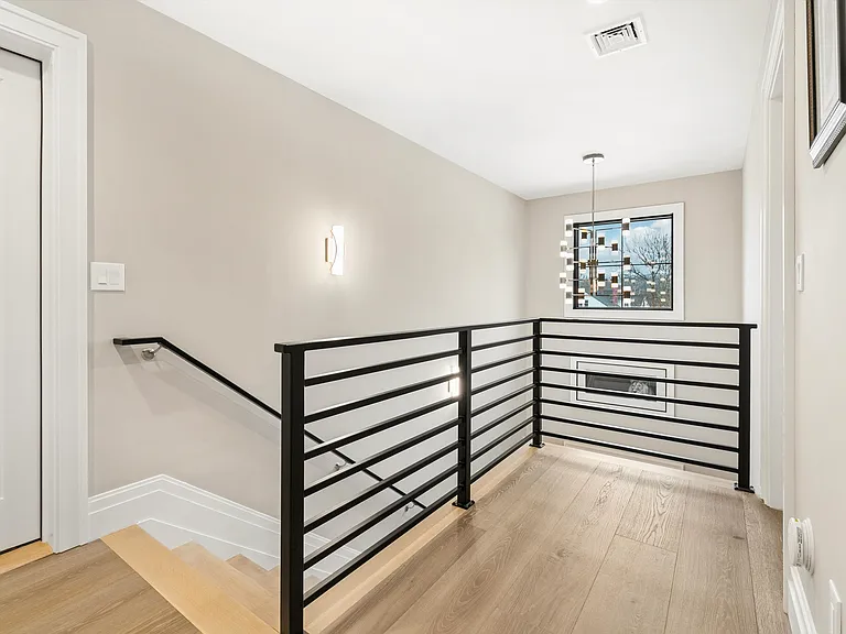 55 S Phillips Ave — Photo 27