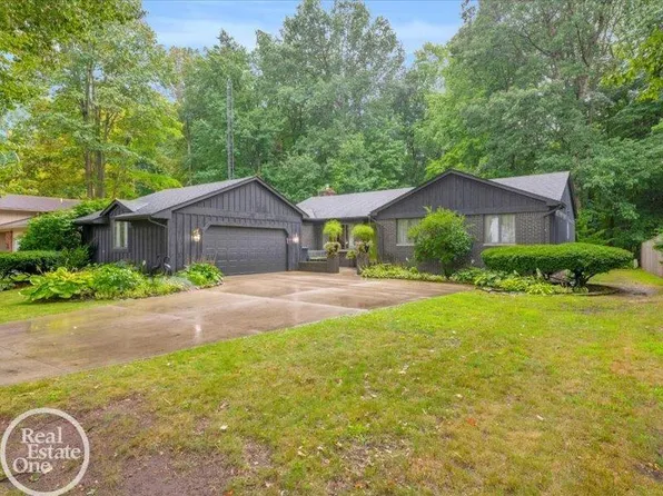 3629 W Surrey Ln, Fort Gratiot, MI 48059