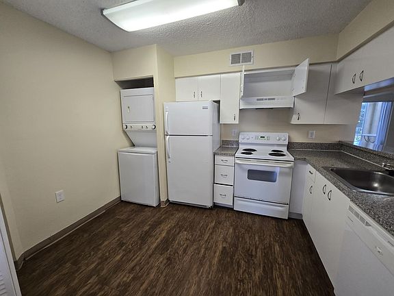 3rd image of 13106 GLENMOOR Drive #131