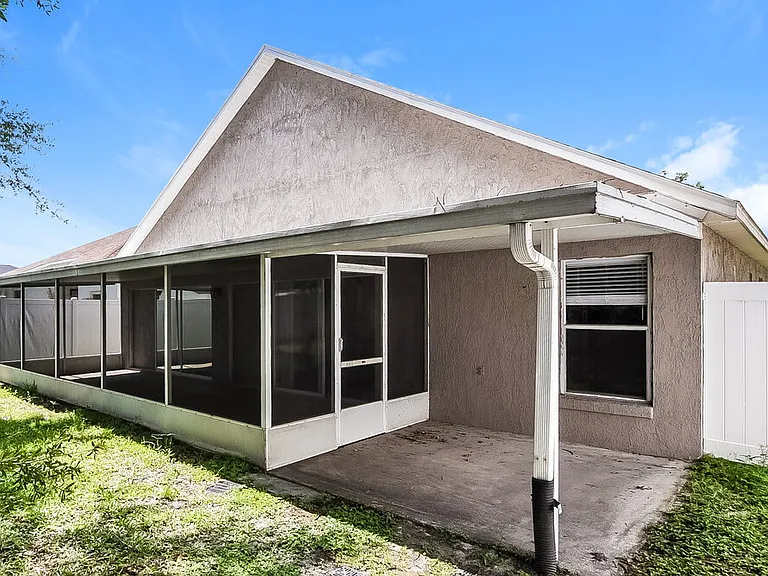 1718 Putney Cir — Photo 15