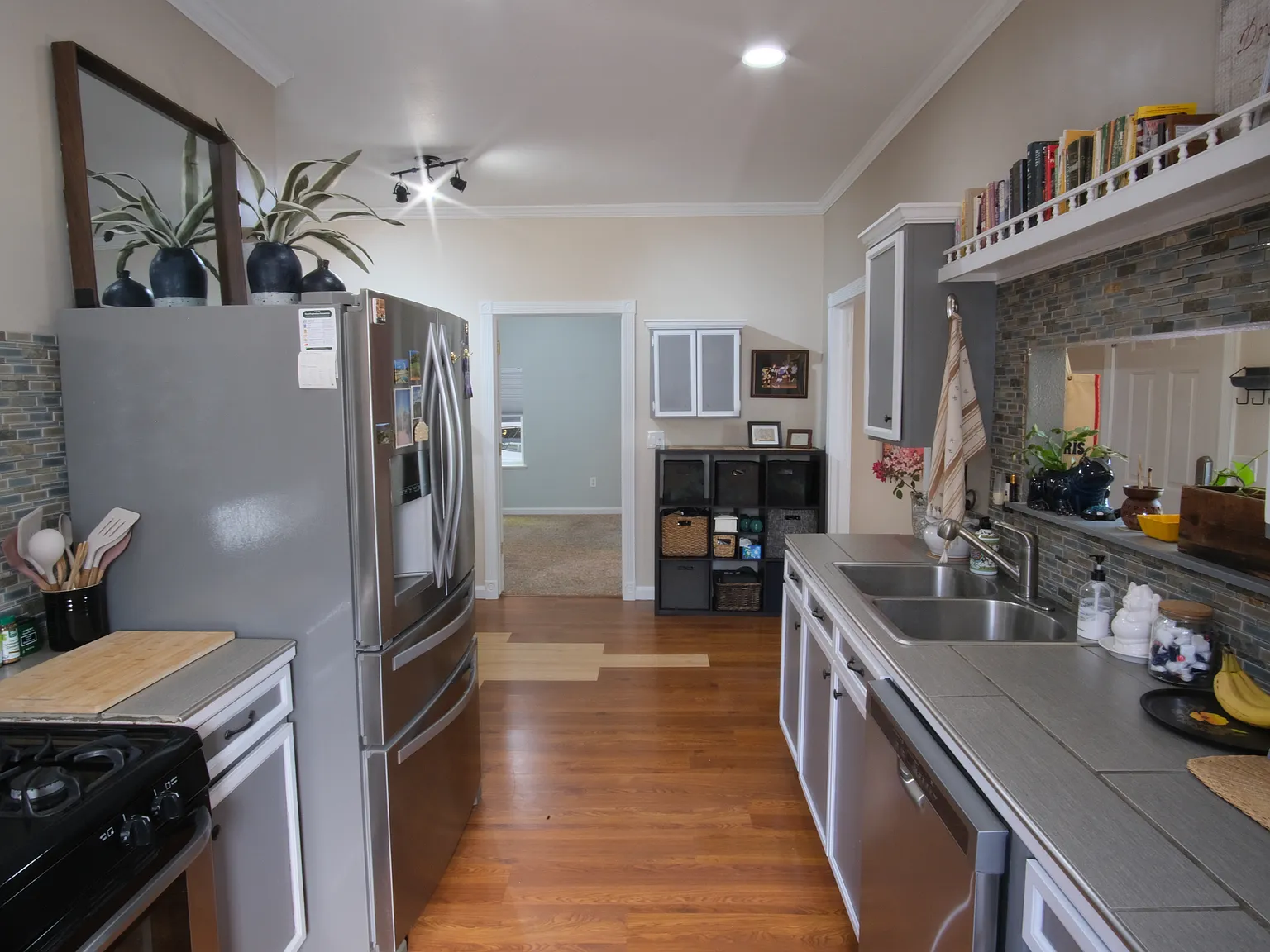 2 bed, 1.5 bath, 1376 sqft, $2,500 — Photo 3