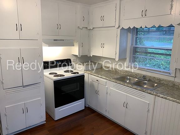 4th image of 835 Saxon Ave
