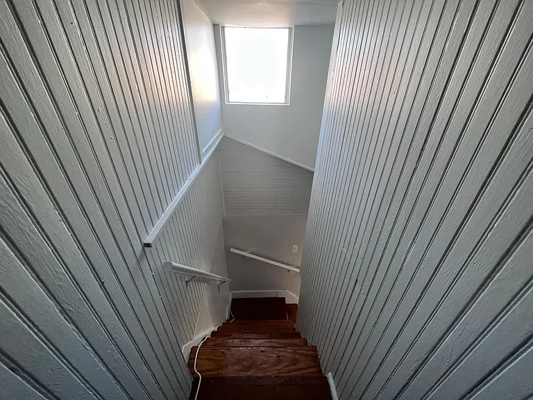 2104 Bank St — Photo 11