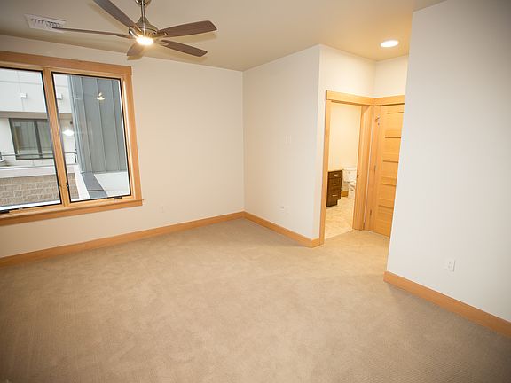 4th image of 2625 Dearborn St APT 202