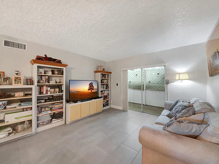 2812 Garden Dr S #109 — Photo 2