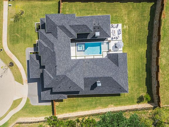 3rd image of 381 Spade Ranch Rd