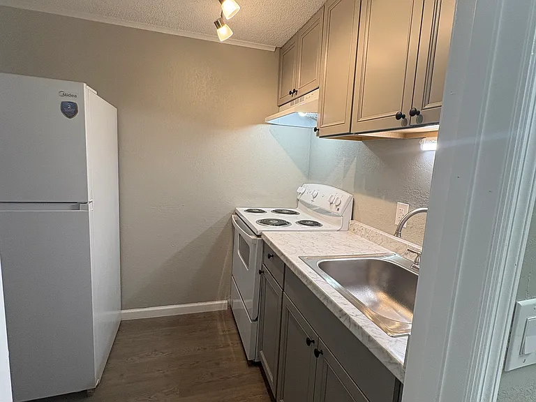 37930 Hillside Ln — Photo 3