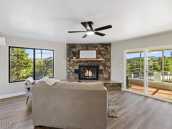 3rd image of 1287 N Lois Dr