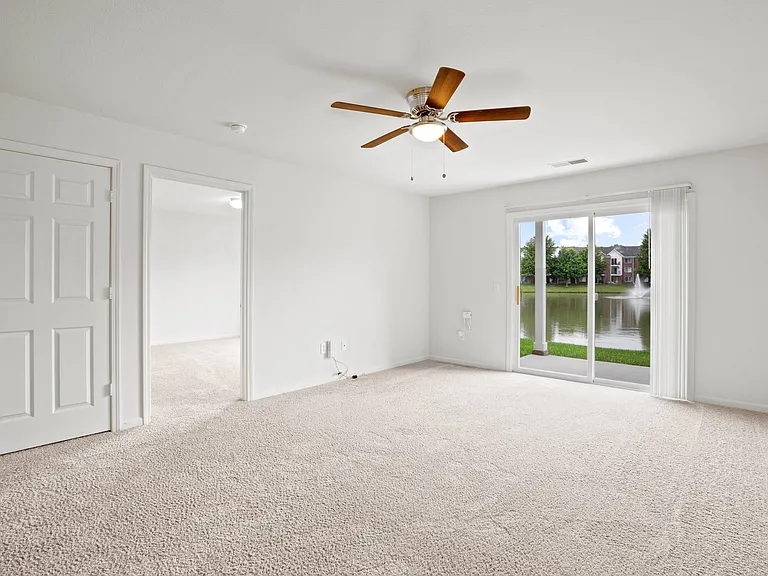 Towne Lakes Apartments — Photo 3