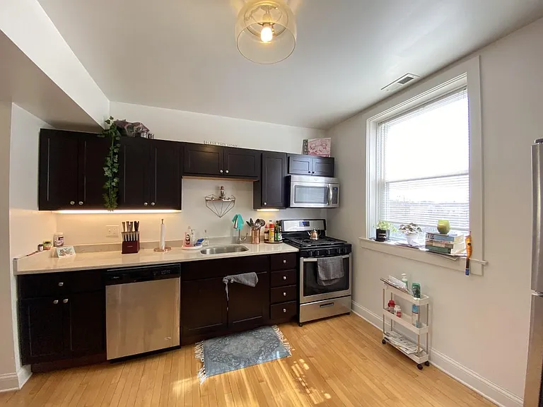4435-37 W Gunnison St #3E — Photo 3