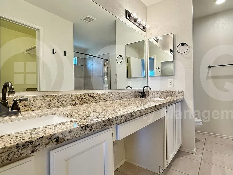 907 N Falcon Dr — Photo 14