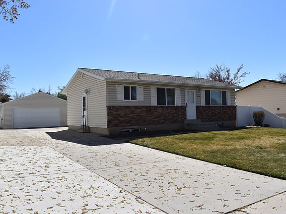 4th image of 574 Aloha Ln