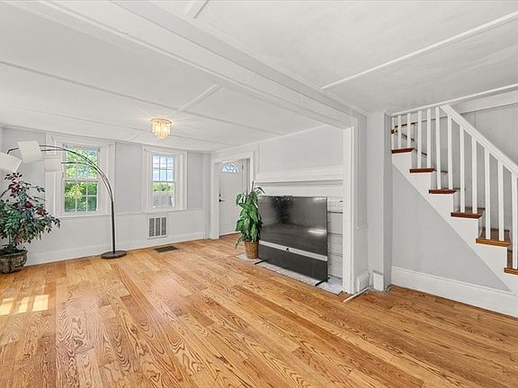 3rd image of 1716 Central St