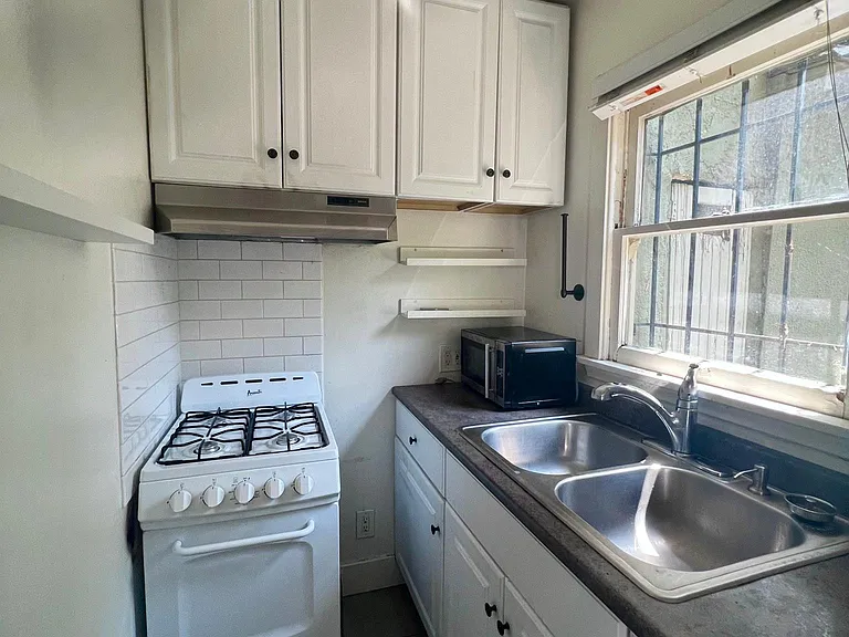 1152 N Sycamore Ave #5 — Photo 6