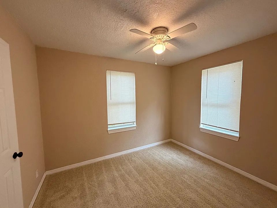 4815 Headley Ter