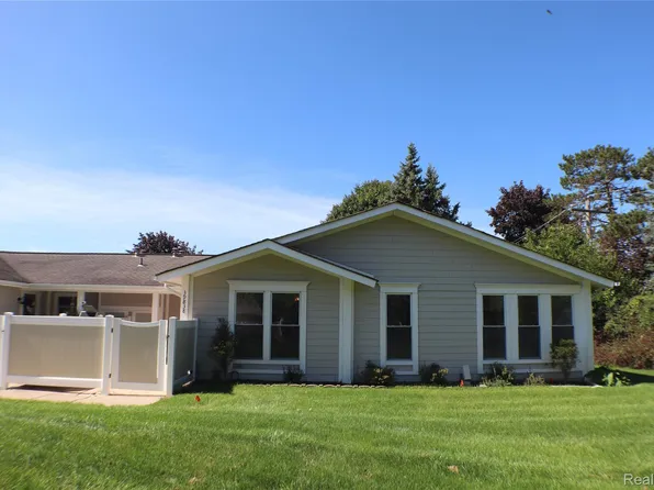 39838 Village Wood Cir, Novi, MI 48375