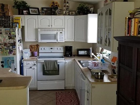 3rd image of 2310/2312 NE 8th Pl