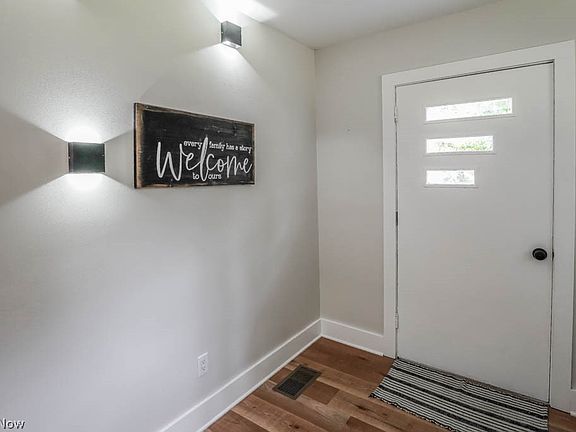 2nd image of 3072 Greenhill Dr