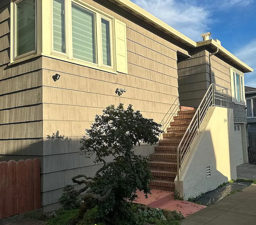 558 Los Palmos Dr