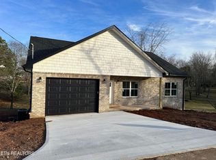 370 Woods View Cir, Kodak, TN 37764