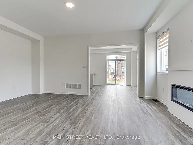 12 Donald Ingram Cres — Photo 8