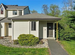 31 Simsbury Lndg UNIT 31, Simsbury, CT 06070