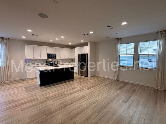 5th image of 998 Rodeo Rd