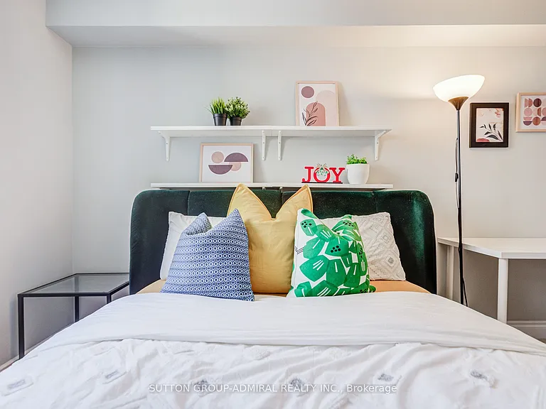 1055 Bay St #716 — Photo 18