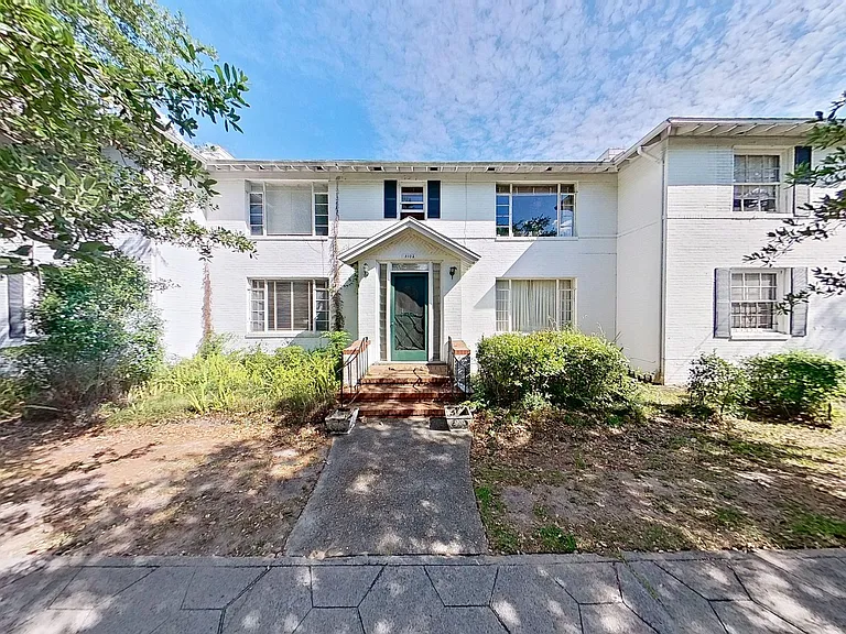 charming 2-bedroom, 1-bath upstairs rental — Photo 18