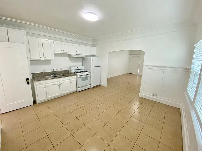 2919 Van Buren Pl — Photo 8