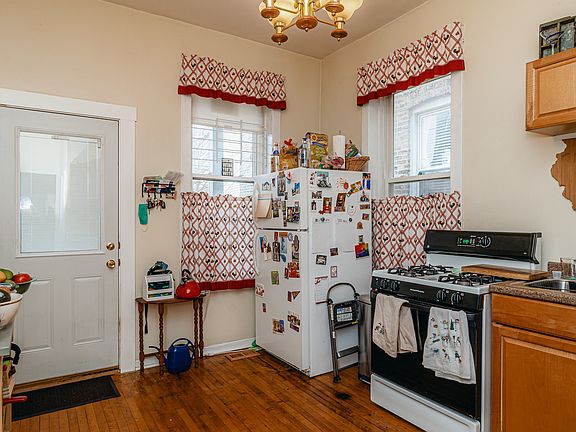 5th image of 1403 N Oakley Blvd