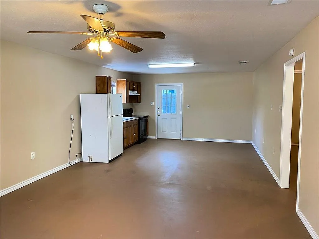 2 bed, 1.0 bath, 910 sqft, $1,195 — Photo 2