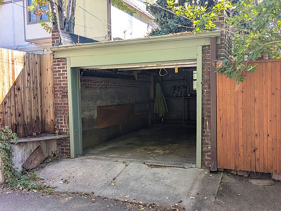 2nd image of 647 N Gilpin St