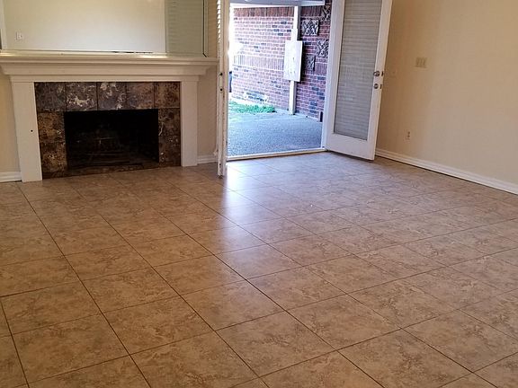 5th image of 1010 Foxwood Ln