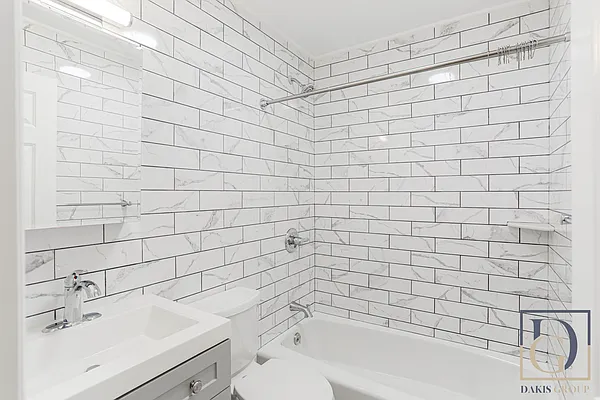 Rented by Dakis Group LLC | media 20