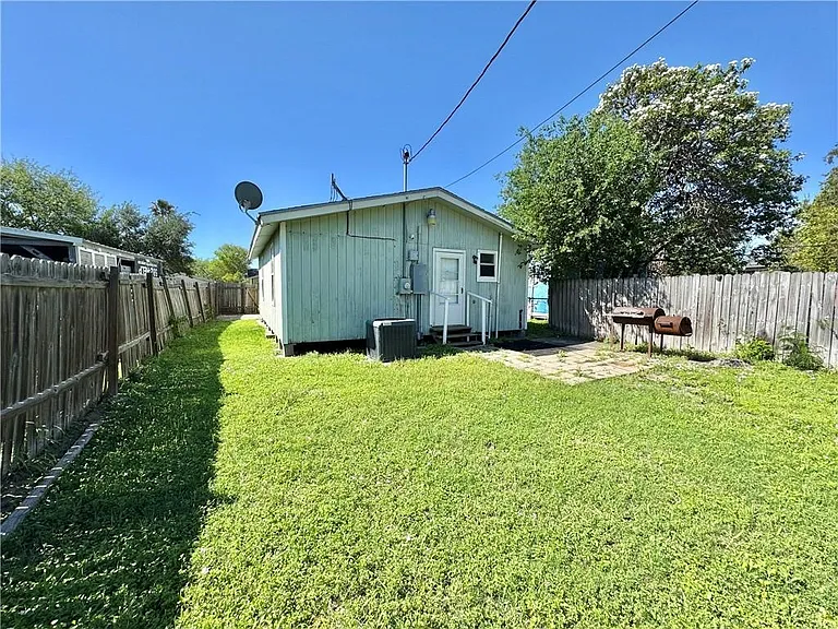 710 E C Ave — Photo 11