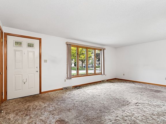 4th image of 144 Hillpine Rd