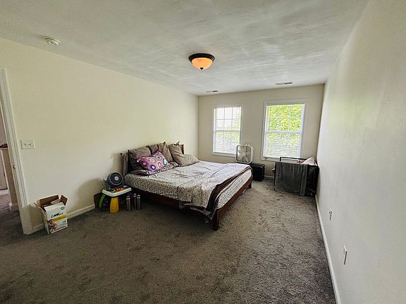 5th image of 1050 New Village Dr NW