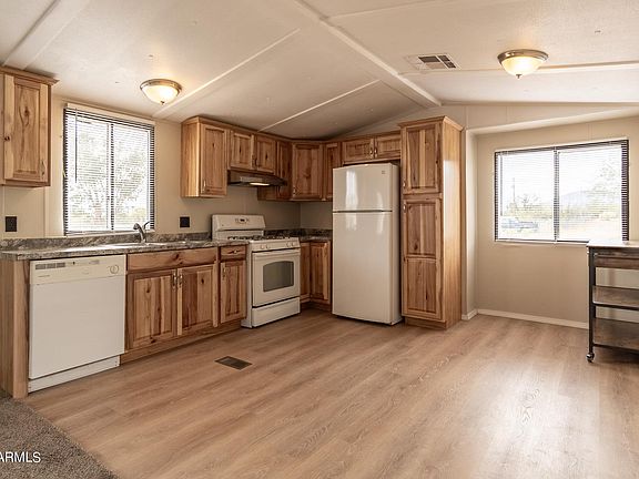 2nd image of 4979 E BEVERS Street