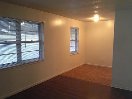4th image of 2008 Dutch Valley Dr APT 5
