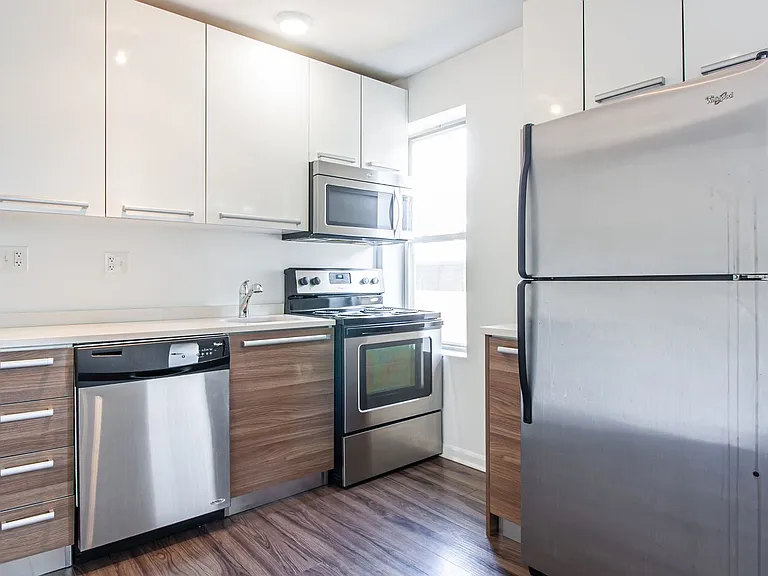 930 W Carmen Ave #4 — Photo 2