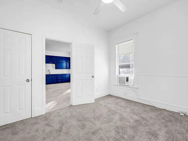 526 W Munson St — Photo 26