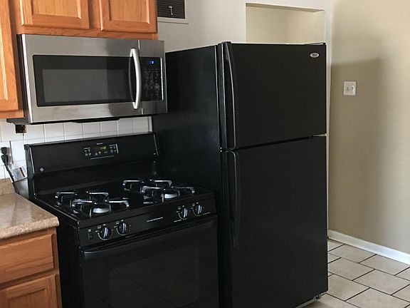 4th image of 421-423 Eichelberger St