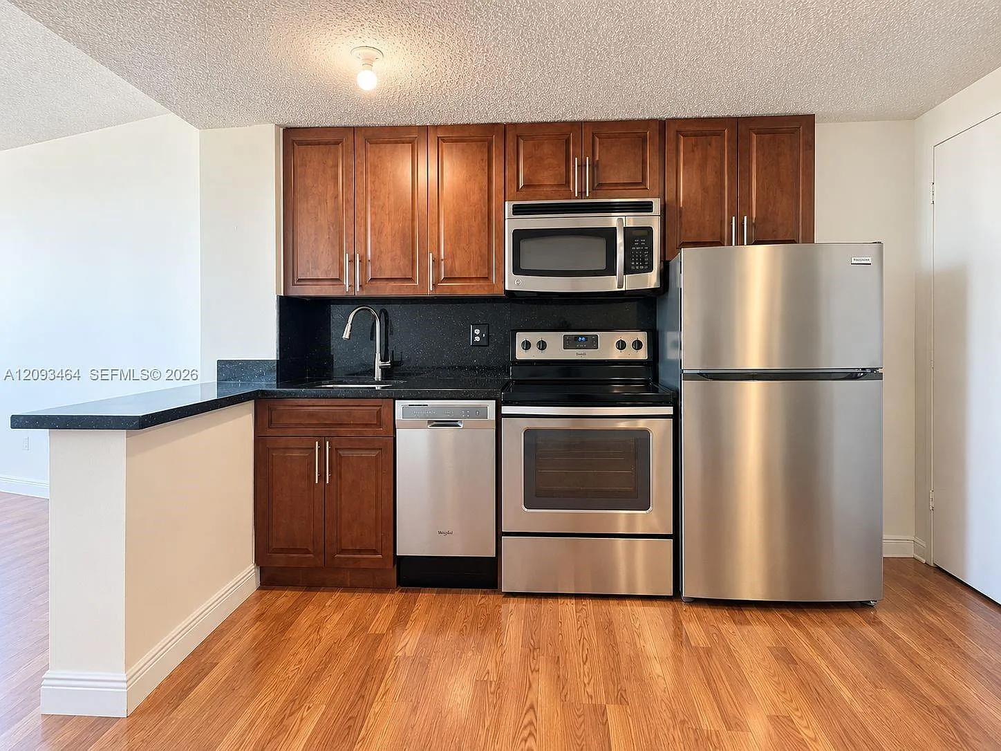 Four Ambassadors Condo Ph — Photo 4